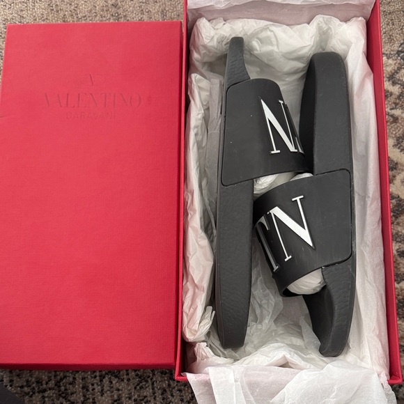 Valentino Garavani Black Slides - Picture 7 of 9